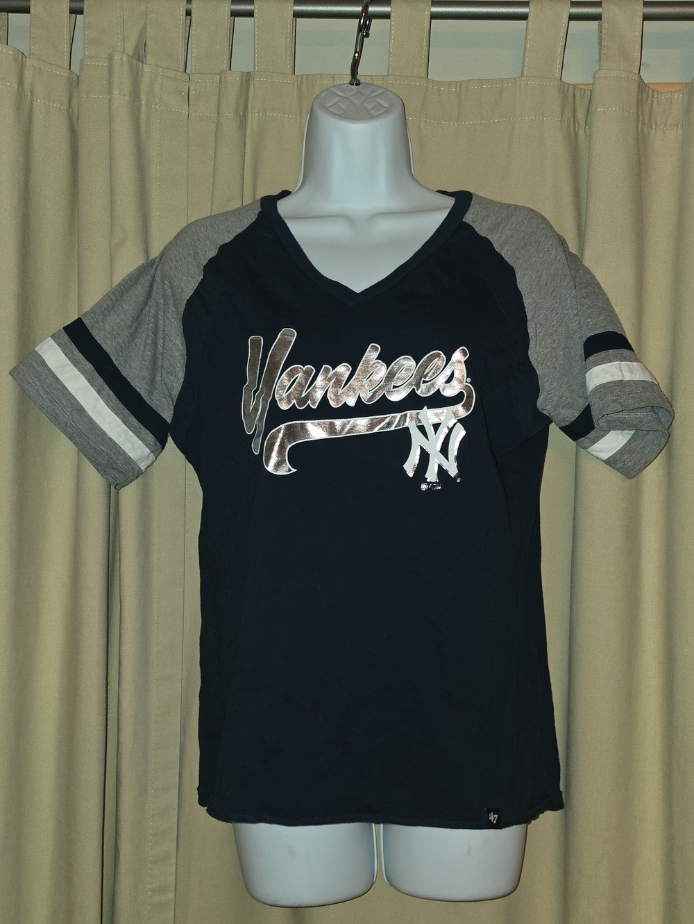 47 Navy and Gray New York Yankees Metallic Script V-Neck Tee NY